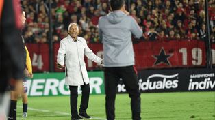 Tranquilos, acá estoy yo. Russo volvió a mostrar su hegemonía en el clásico.
