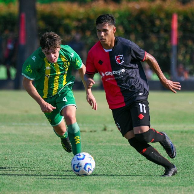 Sebastián Montero, en uno de los intento de Newell's en el predio de Bella Vista. 