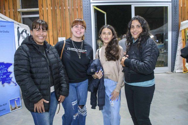 Alejandra Griba, Judith Sánchez, Brenda Romero y Lorena Griba.
