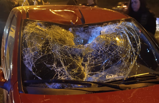 El auto que protagonizó el siniestro vial en la colectora de Circunvalación