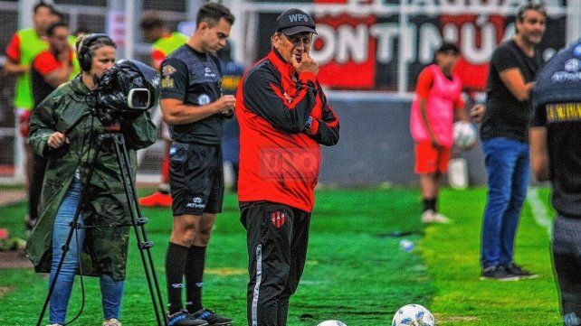 Walter Perazzo dejó de ser el entrenador de Patronato.