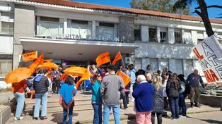 Profesionales de la salud nucleados en Siprus realizan un paro por tiempo indeterminado en el Eva Perón de Granadero Baigorria.