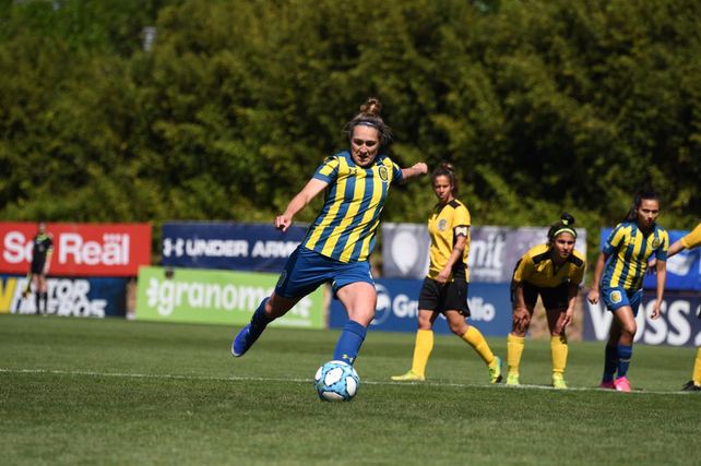 Virginia Coronel de penal hizo el gol de Central ante Comunicaciones.