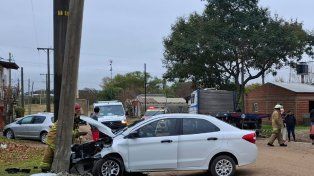 Automovilista perdió el control, colisionó contra el cordón cuneta, se subió a la acera e impactó contra un árbol, en Ubajay&nbsp;