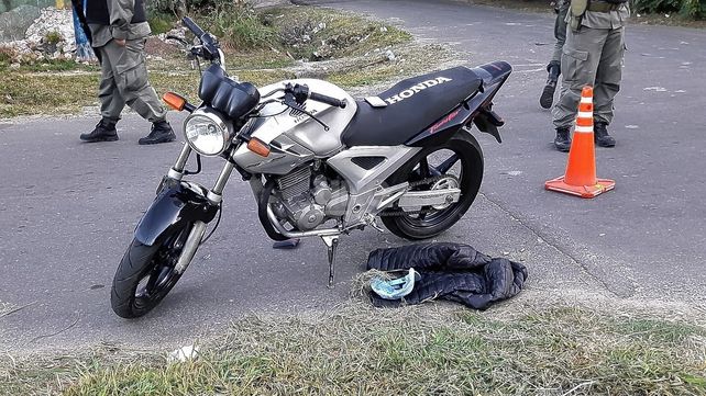 Rosario: atraparon a dos gatilleros en moto, con un arma de guerra cargada