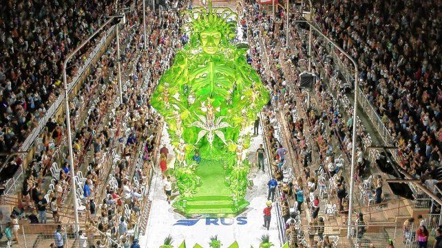 El carnaval de Gualeguaychú comienza este sábado 7 de enero y culmina el 25 de febrero. Participan cinco comparsas con 250 integrantes cada una.&nbsp;