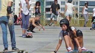 Córdoba polemiza por la prohibición de rollers y patinetas