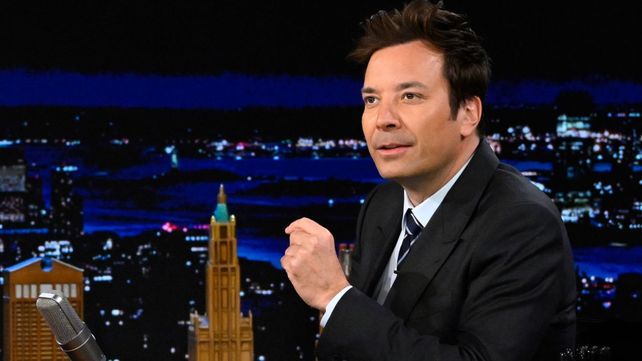 Jimmy Fallon pidión perdón después de que varios miembros de su equipo lo responsabilizaran por un ambiente laboral tóxico.
