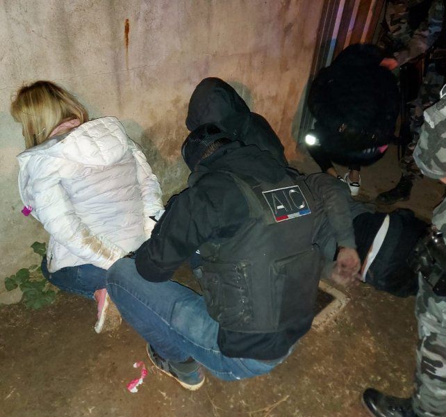 Eli y Rodrigo fueron detenidos ocho horas después de la fuga en un Honda Civic interceptado en Cabín 9. En el baúl llevaban dos evadidos armados.