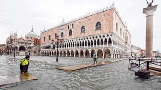 El mar volvió a entrar en Venecia, que sufrió su peor semana 