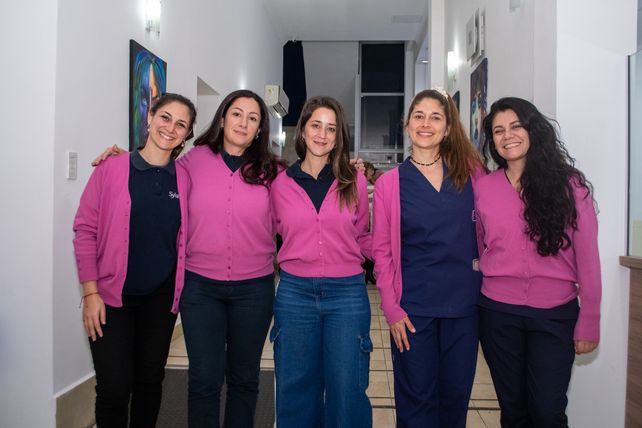 Alejandra Flores, Daniela Quirós, Belén Lavinia, Caren Pluss y Verónica Espinosa