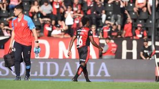 A las duchas. Reasco vio la segunda amarilla y la roja en el primer tiempo.