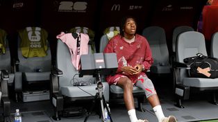 Johan Manzambi, goleador de Suiza, se perderá el duelo ante Argentina por lesión.