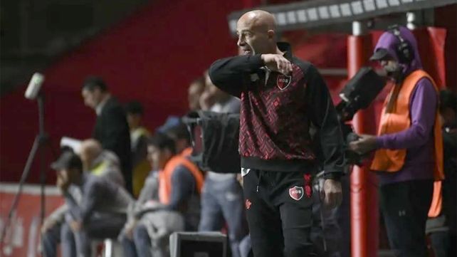 Sebastián Méndez no le encontró la vuelta al equipo y tras la caída en La Paternal puso fin a su ciclo. Sebastián Méndez no le encontró la vuelta al equipo y tras la caída en La Paternal puso fin a su ciclo.
