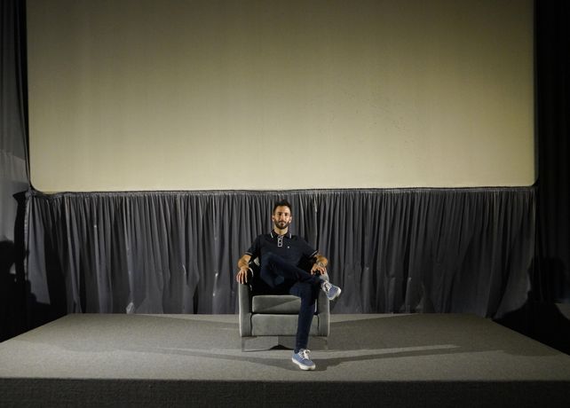 La sala número tres del cine tiene un escenario anexado para realizar distintos tipos de eventos.