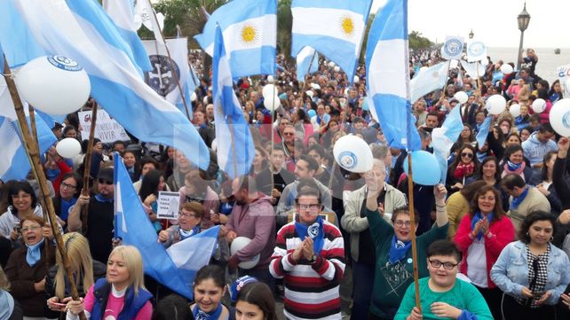 Una multitudinaria concentración le dijo sí a la vida en Santa Fe