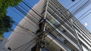 Metal preciado. Los ladrones buscan los cables para extraer el cobre y venderlo por peso en chatarrerías.