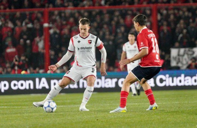 Newells se juega una parada brava en Avellaneda frente a Independiente.