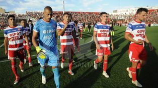 Unión tocó fondo ante Banfield y profundizó su crisis futbolística