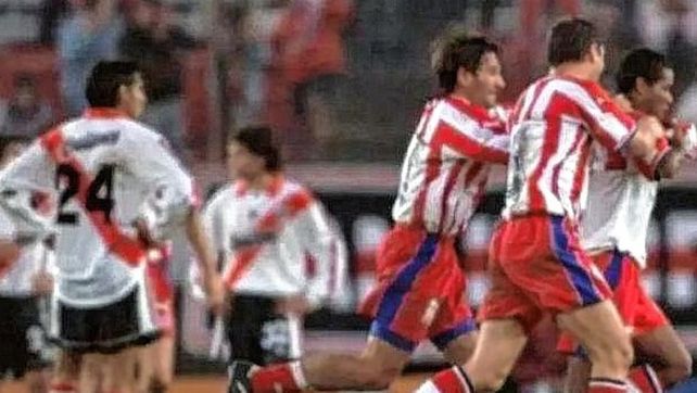 Se cumplen 21 años del triunfo de Unión 2-1 sobre River en el Monumental con un golazo del peruano Jayo.&nbsp;