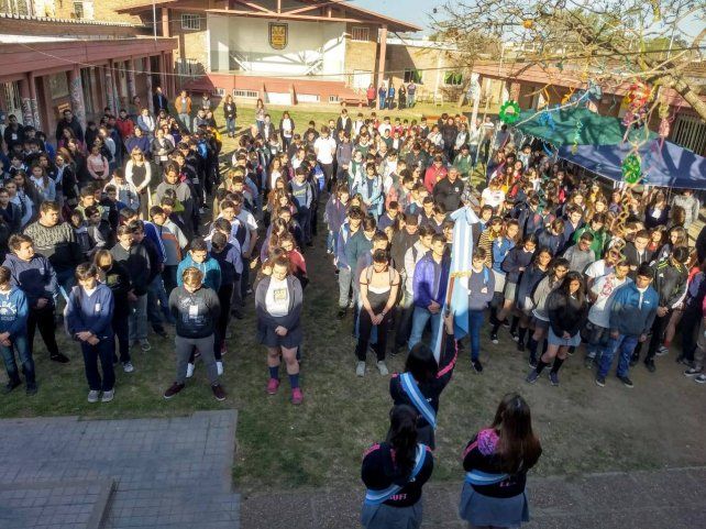 La Escuela Técnica Nº 602 es orgullo de los venadenses. En esta imagen se ve a los jóvenes en el inicio del ciclo lectivo previo a la pandemia. 