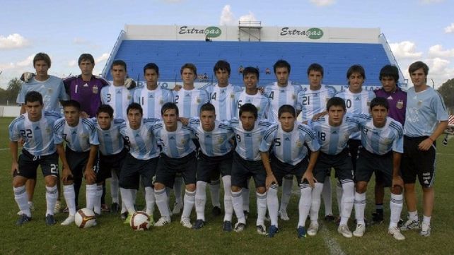 Emiliano Martínez (izquierda) e Ignacio Arce (derecha) fueron los arqueros de la Sub 17 en 2009.