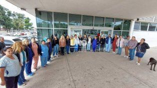 Abrazo simbólico de trabajadores del Nuevo Hospital Iturraspe.