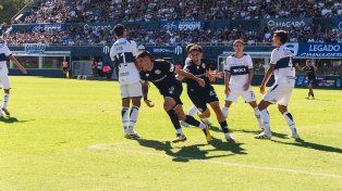 Independiente Rivadavia ganó en La Plata.