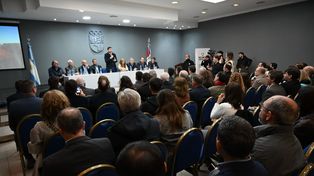 El gobernador Pullaro presidió&nbsp; la apertura del encuentro del Gabinete Productivo de la Región Centro&nbsp;