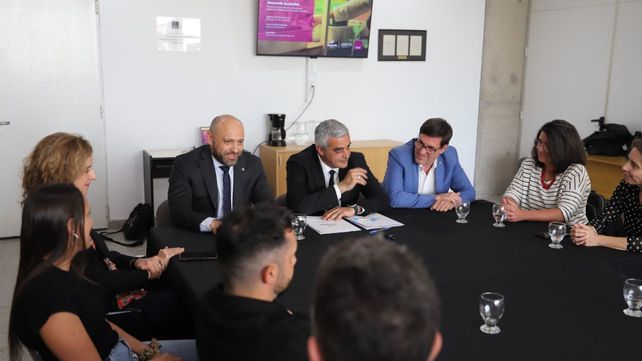 La UNR y la provincia firmaron un convenio para financiar investigaciones en ciencia y tecnología