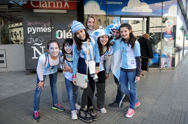 Los santafesinos festejaron la victoria de Argentina frente a Irán