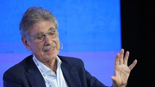 El antídoto de Hugo Sigman para salir ileso de los problemas