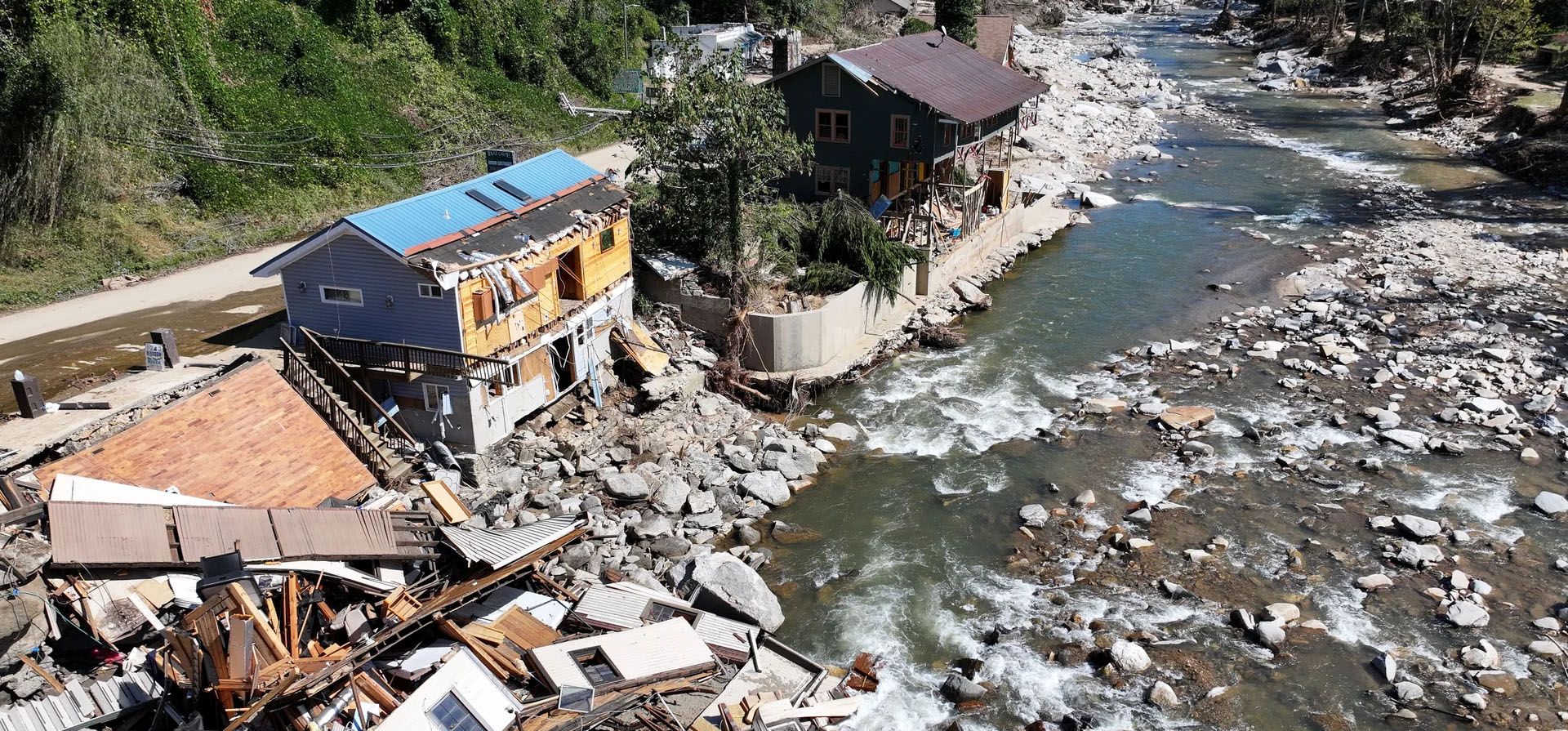 Una vista aérea de los edificios destruidos y dañados en la Cueva de los Murciélagos, tras las inundaciones causadas por el huracán Helene, Carolina del Norte, EE. UU.. Fotografía: Mario Tama/Getty Una vista aérea de los edificios destruidos y dañados en la Cueva de los Murciélagos, tras las inundaciones causadas por el huracán Helene, Carolina del Norte, EE. UU.. Fotografía: Mario Tama/Getty