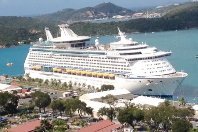 Al menos unas 300 personas se enfermaron en un crucero de lujo por el Caribe