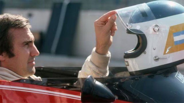 Reutemann junto a su emblemático casco