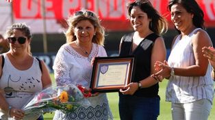 Unión distinguió a Lucía Barbuto, primera presidenta mujer del fútbol argentino
