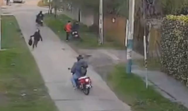 Dos chicos fueron atacados por motochorros cuando salieron de la escuela