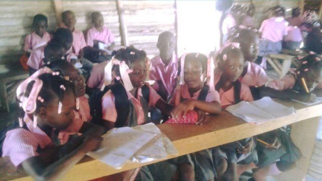 ALUMNOS. Un entrerriano fundó una escuela primaria en Haití
