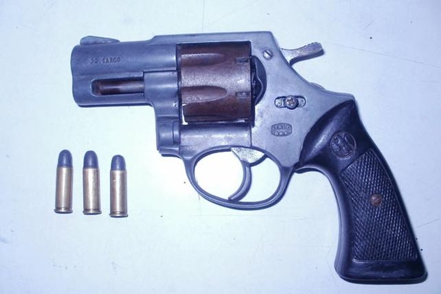 Arrestado con secuestro de arma de fuego