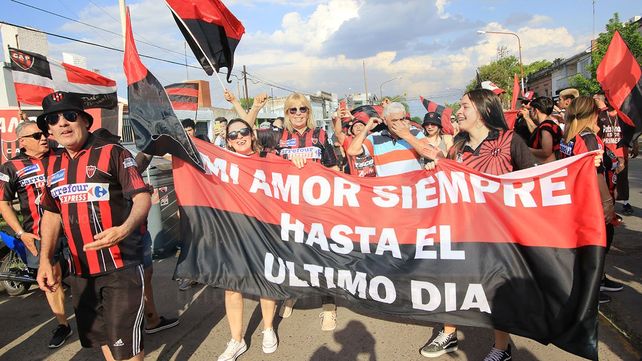 Patronato y el banderazo de sus hinchas.