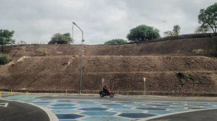 Concejales opositores reclaman al Ejecutivo que recupere el césped de las barrancas del Parque Urquiza