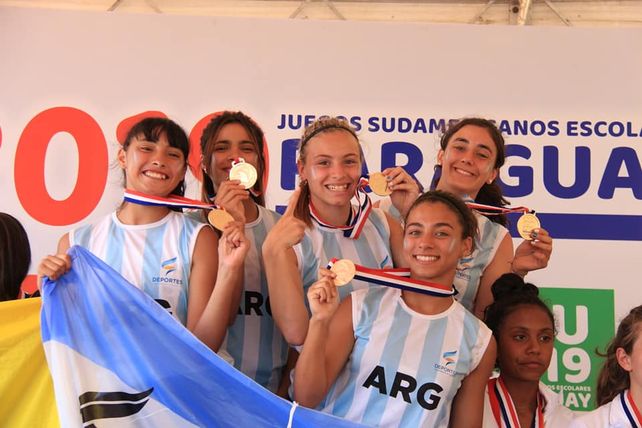 Victoria Zanolli no solo conquistó medallas en pruebas individuales