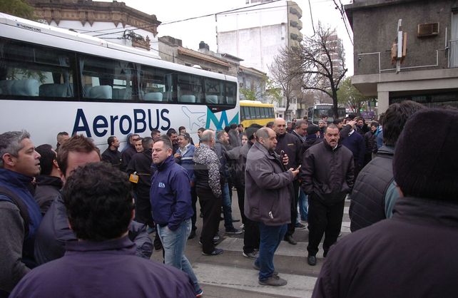 La protesta de los colectiveros se concentró en San Jerónimo y Obispo Gelabert.&nbsp;