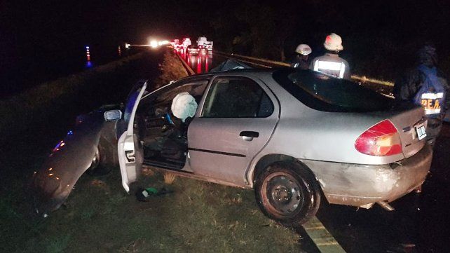 &nbsp;Un auto y un camión