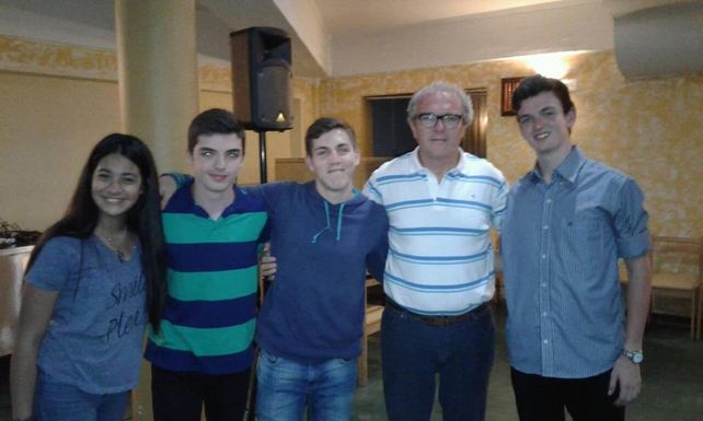 Foto. Todo el contingente de la Escuela Industrial Superior en la 27ª Olimpíada Argentina de Física en Carlos Paz.&nbsp;