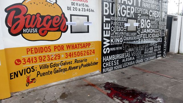 La escena del crimen del cadete Hugo Orlando Villán, al que asesinaron a balazos el 21 de mayo pasado en Piazza al 400 de VGG.