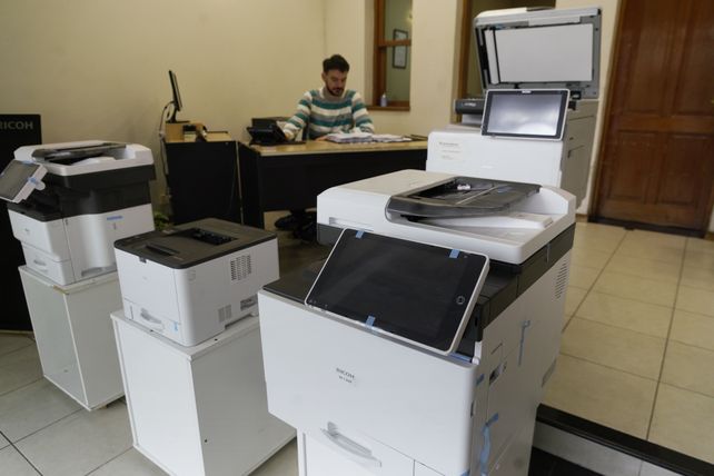 Equipos de impresión con tecnología innovadora forman parte del negocio.