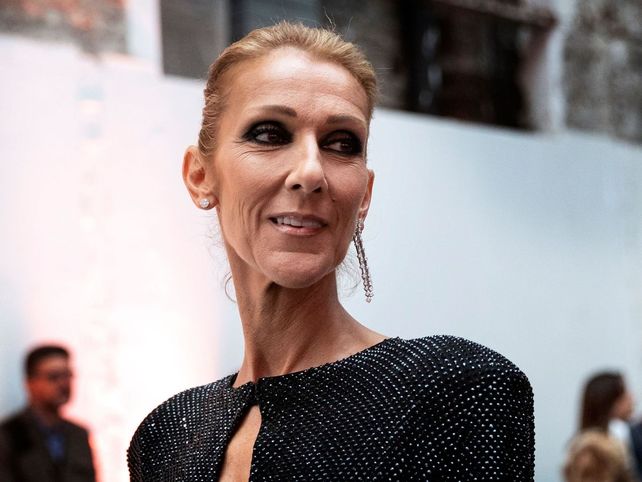 Celine Dion presenta una inquietante delgadez. Esta semana contó que padece del síndrome de persona rígida.