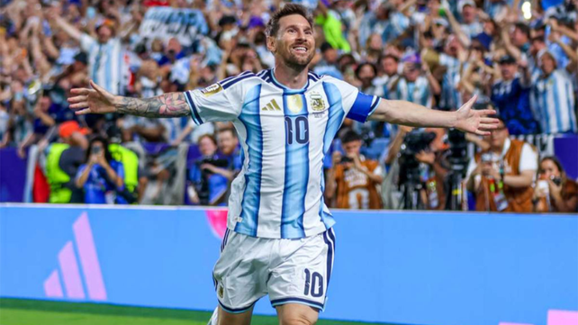Lionel Messi arrancó su sexta Copa del Mundo con un triplete inolvidable