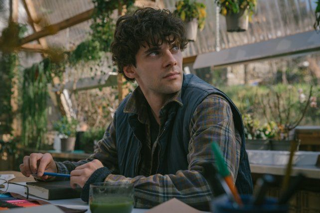 La miniserie española llama la atención en Netflix por su trama llena de suspenso y tensión